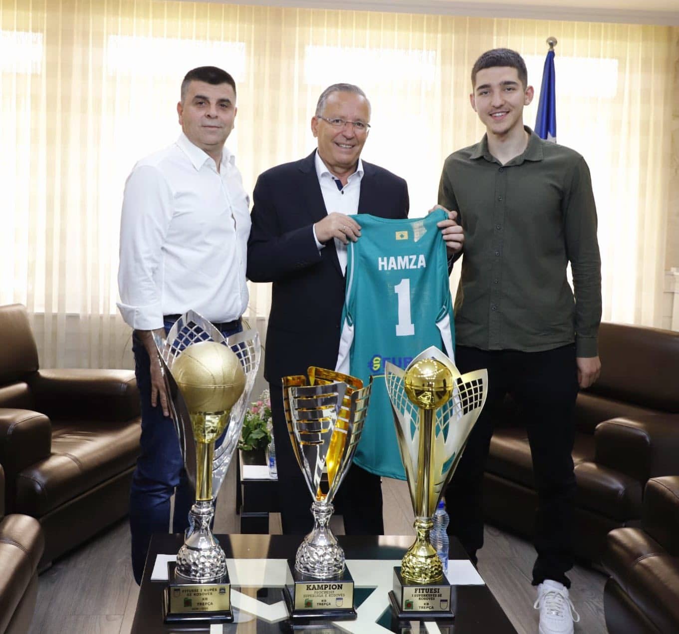 Kryetari Hamza pret në takim kampionët e klubit “Trepça”