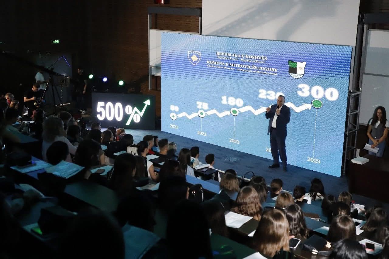 Nënshkruhen kontratat me 300 studentë përfitues të bursave komunale